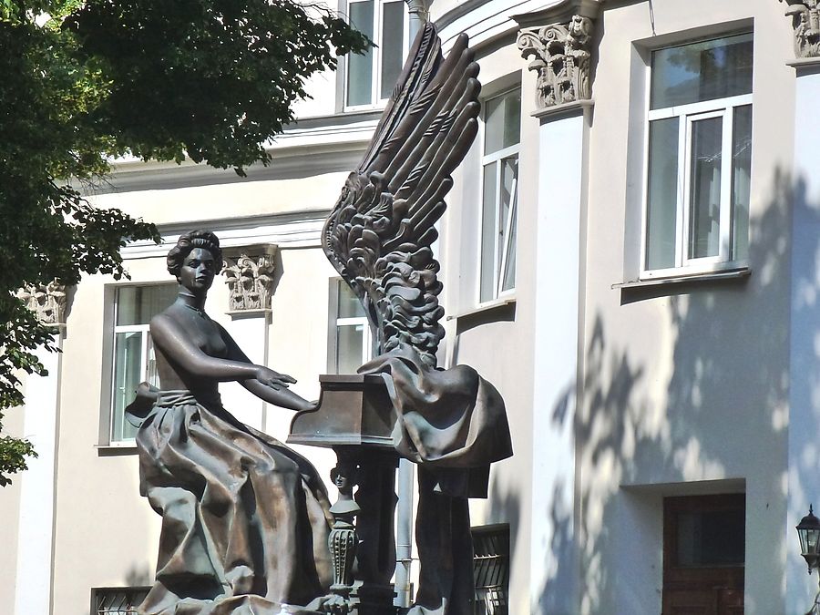 гнесины памятник глав